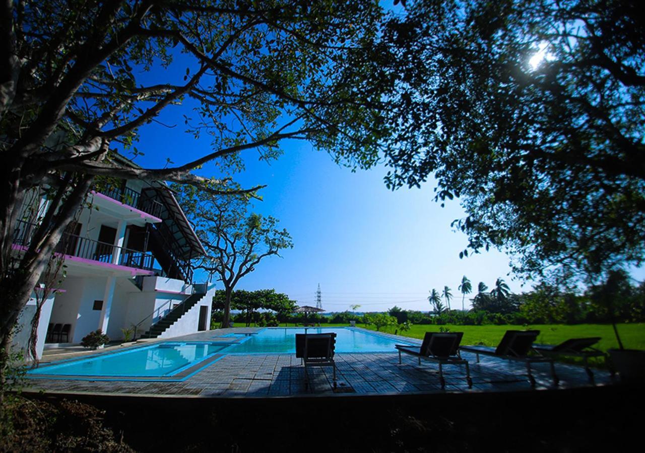 Birdsong Leisure Resort Tissamaharama Exterior photo